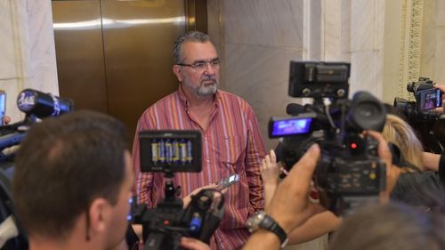 EXCLUSIV Miron Mitrea și-a făcut firmă de consultanță politică împreună cu fiul patronului de la Realitatea Plus / Fostul ministru debutează ca invitat permanent duminică la televiziunea fostului coleg de penitenciar