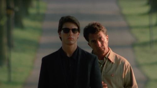 Tom Cruise spune că a fost distribuit în „Rain Man” după ce sora sa l-a îndemnat să se apropie de Dustin Hoffman la un restaurant / Hoffman a propus să facă un film împreună
