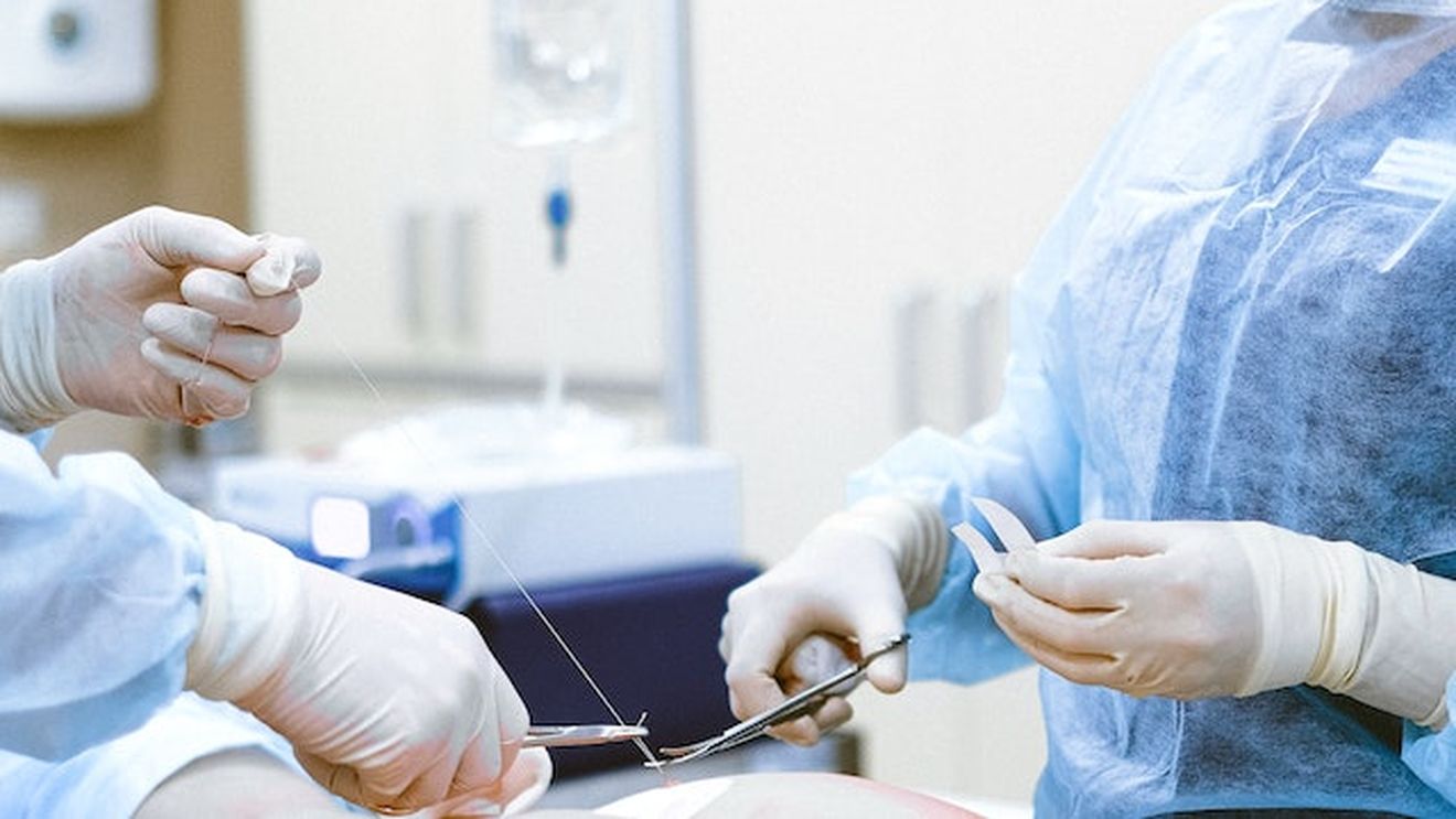 Arest la domiciliu pentru doctorul Dan Tesloianu de la spitalul Sf Spiridon din Iași, acuzat că ar fi implantat dispozitive cardiace extrase din cadavre