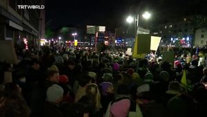 VIDEO Peste 10.000 de germani au protestat la Köln împotriva partidului de extremă dreaptă AfD