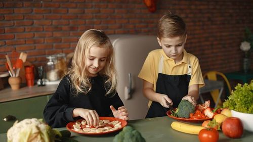 Efectele inflației: șefii de Consilii Județene cer guvernului fonduri suplimentare. Ei susțin că standardele de cost pentru serviciile de protecția copilului și a persoanelor cu dizabilități sunt prea mici