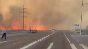 „Nu pot stinge incendiile!”. Trump îi atacă din nou pe liderii democraţi din California
