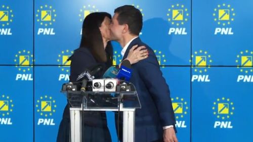 Nicuşor Dan, la alegerile PNL Bucureşti: Violeta Alexandru este o profesionistă în administraţie. A pus mereu binele public şi binele partidului înaintea propriei persoane
