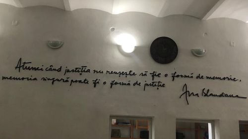 100 de studenți pasionați de studiul istoriei comunismului, prezenți la Tabăra de Vară “Bursele UnSettled”, la Sighet/ Ana Blandiana, printre invitați