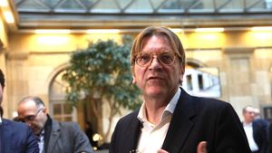 Soluția radicală a lui Guy Verhofstadt pentru a ocoli veto-ul Ungariei și Poloniei: excluderea celor două țări-problemă din mecanismul de 750 miliarde euro destinat relansării economice