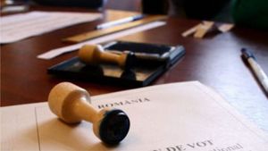 Calitatea de partid politic parlamentar trebuie îndeplinită la momentul completării birourilor electorale, explică BEC. Aceasta are loc luni