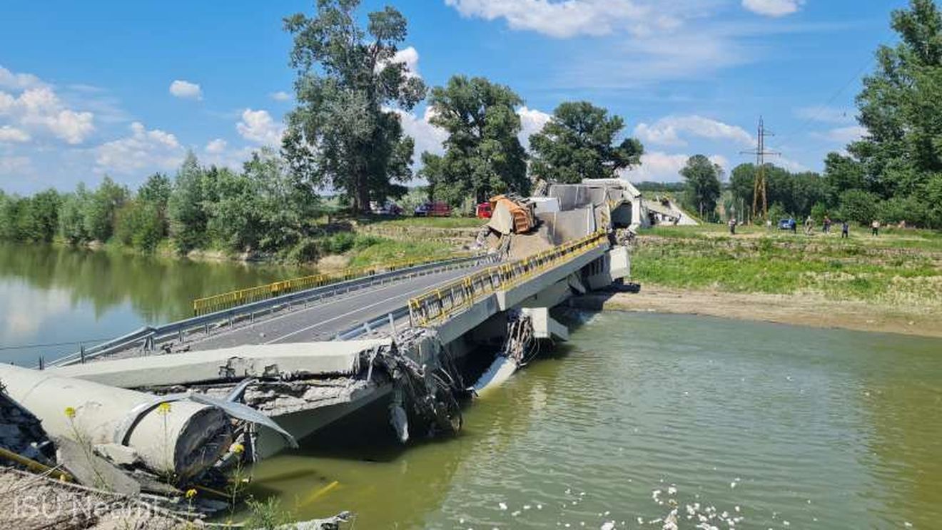 Aproape 20 de oi au murit sub dărâmăturile podului prăbușit în Neamț, anunță ISU