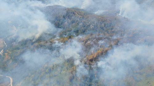 VIDEO Incendiile continuă în Parcul Natural Apuseni. Au ars peste 110 hectare de păşuni împădurite pe Valea Aleului