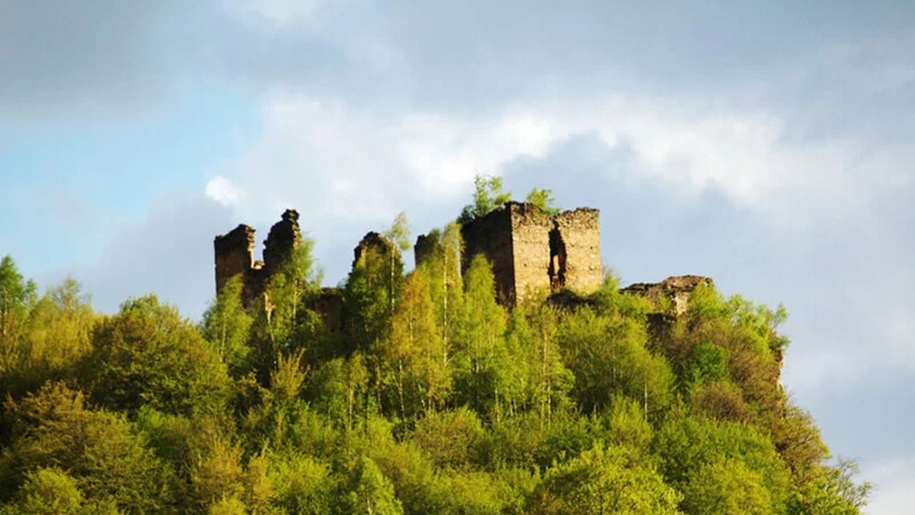Prima potecă tematică din țară inspirată de “Castelul din Carpați”, deschisă la Cetatea Colț din Țara Hațegului / ”Deținem așa de multe lucruri frumoase și nu știm să le valorificăm”