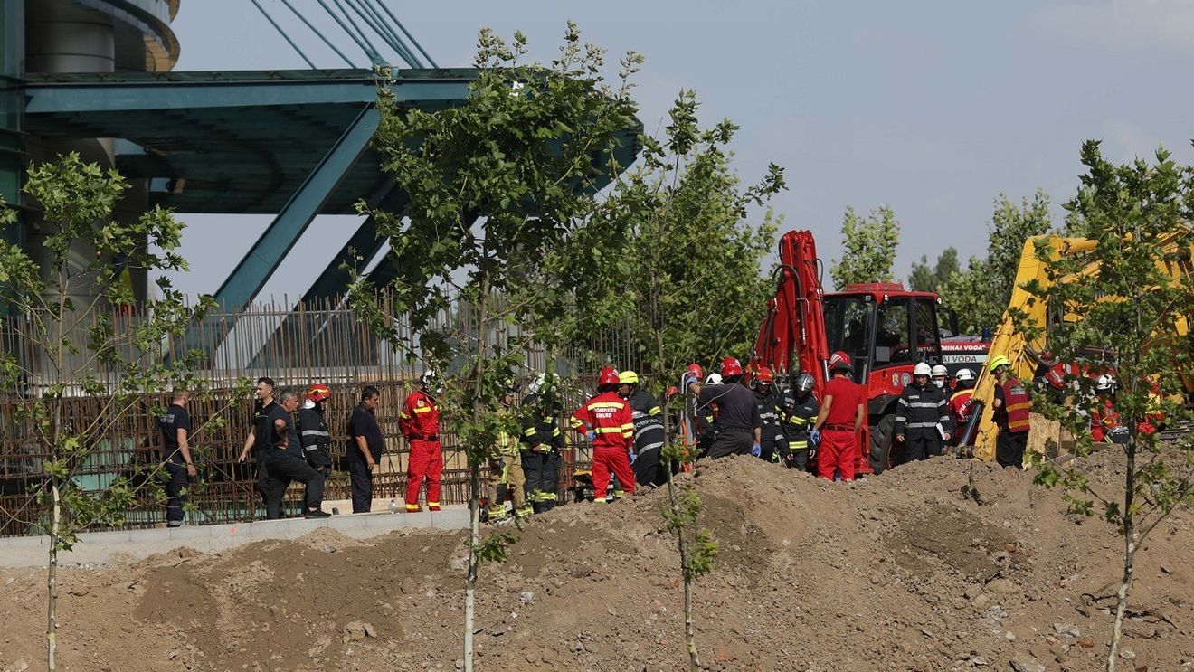 UPDATE Accident lângă Biblioteca Națională din București: un mal de pământ s-a surpat peste muncitori, unul a murit. Compania angajatoare este deținută de Primăria Sectorului 3