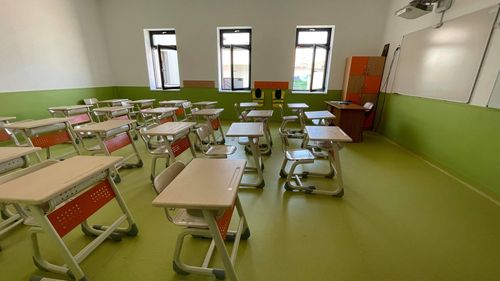 În Jina (Sibiu) școala va începe online, deși nu e niciun caz activ /  Comuna are un procent de vaccinare de 2,67%, iar școala – 14,3% / Primarul localității: ”Dacă vaccinul nu e obligatoriu, nu ai ce să le faci”