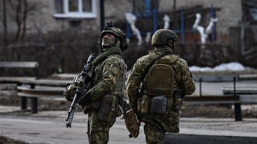 Ziua 7 de război. Orașul strategic Kherson din Sud, capturat / O gară din Kiev, bombardată / Armata rusă țintește orașele mari din Sud / Războiul ar fi trebuit să dureze 15 zile