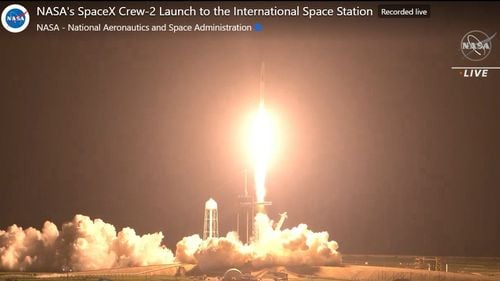 VIDEO SpaceX a decolat către Staţia Spaţială Internaţională cu patru astronauţi la bord