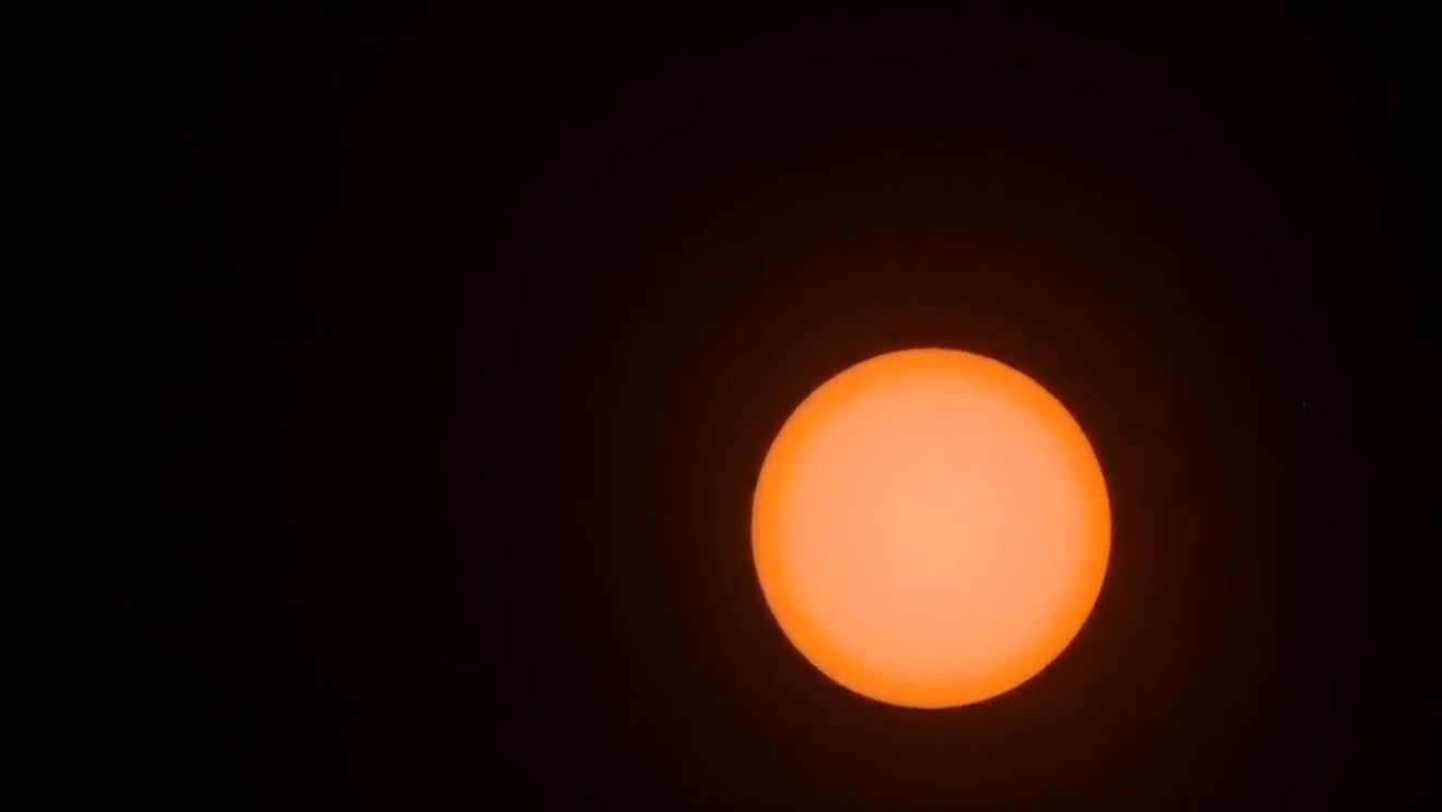 VIDEO Eclipsa de Soare, cel mai important fenomen astronomic al anului, vizibil din România. Soarele, acoperit în proporție de 44%