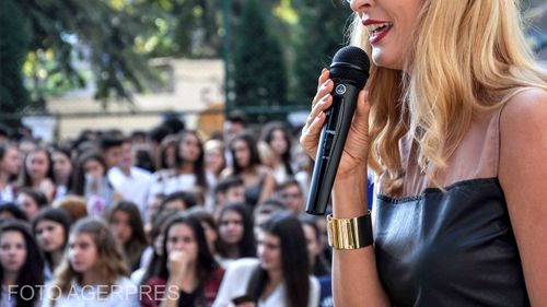 Aura Danielescu (PSD), cumnata lui Sorin Grindeanu, a fost numită inspector școlar general în Timiș. Ce îi transmitea fostului ministru, care o schimbase de la șefia ISJ după 7 ani: Voi depune plângere la CNCD! Voi invoca schimbarea mea pe criterii politice
