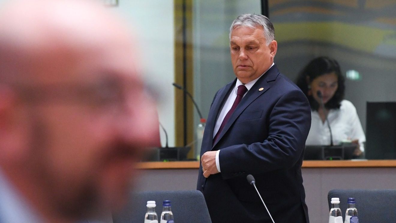 Mai mulți membri ai Academiei Maghiare de Științe protestează față de discursul rasist al premierului Orbán la Tușnad