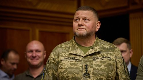 Zelenski comunică direct cu unii comandanți militari, ocolindu-l pe generalul Zalujnîi