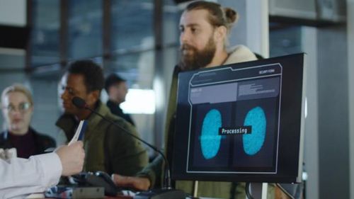 UE amână noul sistem de intrare/ieșire pe fondul temerilor legate de haosul din domeniul călătoriilor. Oficialii se gândesc la o „lansare ultra-ușoară” a controalelor de frontieră bazate pe amprentele digitale în cursul acestui an sau în 2025