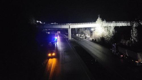 Pod CFR peste DN1 și râul Prahova, demolat / Circulația rămâne blocată încă 24 de ore / Traficul e deviat prin Câmpina și Breaza