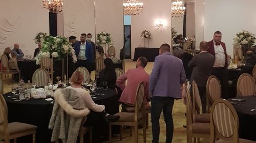 VIDEO Petrecerile continuă în plină explozie de cazuri COVID-19 în restaurante și, mai nou, penthouse-uri/ SURSE La party-ul din apartamentul de lux era prezent și Adrian Copilul Minune