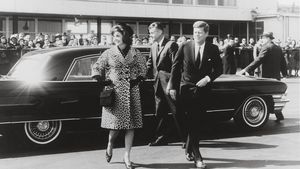 Obiectele lui Jackie Kennedy, vândute pe milioane: povestea celei mai spectaculoase licitații din anii ’90