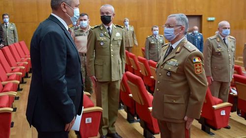 Rectorul universității care verifică teza de doctorat a premierului Nicolae Ciucă, generalul Dorin Pleșcan, a fost trecut în rezervă și înaintat în grad de președintele Iohannis 