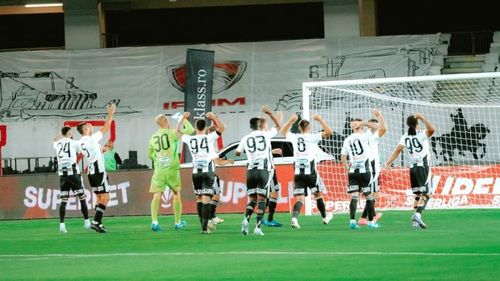 Clubul „U” Cluj le-a oferit studenților din anul I din oraș o broșură cu scandările galeriei / Mesaje pline de derapaje rasiste, sexiste și îndemnuri la violență / Explicația: ”Dintr-o regretabilă eroare, nu a fost trimisă spre tipar versiunea «clean»”