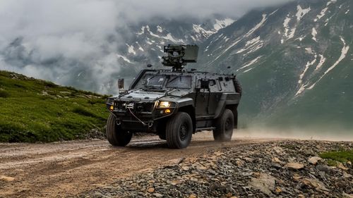 UPDATE Vehicule blindate "made in Romania": Compania turcă Otokar intră în joint venture cu Automecanica, una dintre cele mai importante companii din industria de apărare din țară