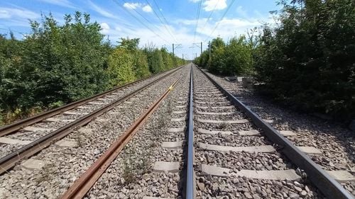 Zona metropolitană Braşov va avea un sistem public de transport feroviar / Tren metropolitan între municipiile Brașov și Sfântu Gheorghe / Proiectul de 230 de milioane de euro ar trebui finalizat în 2029