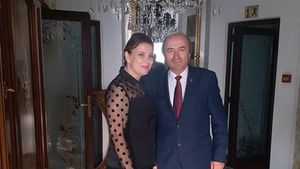 Ratingul pe Facebook al unui hotel a scăzut, după ce proprietara a postat o poză împreună cu Tudorel Toader