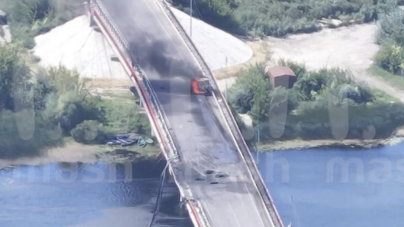 Ucraina a distrus un pod cheie în regiunea rusă Kursk / Imagini cu momentul în care podul este distrus de o rachetă HIMARS