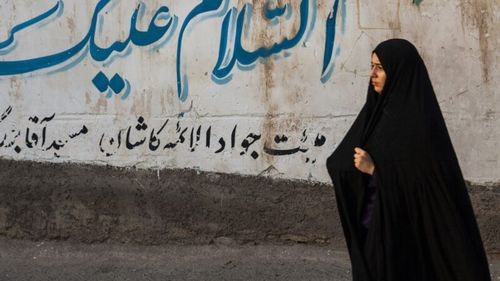 Anchetă ONU: Iranul pune tehnologia în slujba represiunii. O aplicație permite supravegherea femeilor în ambulanţe, transport public sau taxiuri