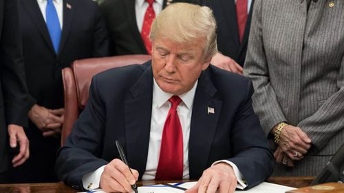 Trump: Dacă aş fi vreodată destituit, cred că pieţele s-ar prăbuşi, iar fiecare ar deveni mai sărac