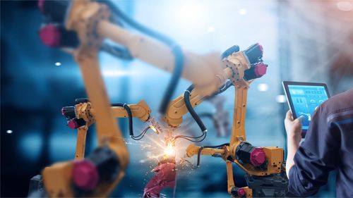 ANALIZĂ Economedia Giganții industriei auto restructurează și concediază la nivel global. Care sunt efectele pe piața din România, cine e afectat și cine scapă?