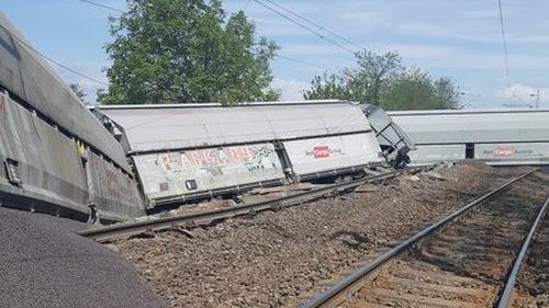 Ungaria: Nouă vagoane ale unui tren care transporta minereu de fier spre Záhony, Debrecen, au deraiat / Traficul pe acest tronson este suspendat