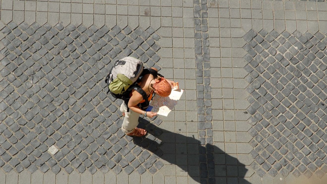 Unde ajung cei mai mulți turiști străini: în București, la doi turiști, unul e străin / În Ilfov, Timiș, Sibiu și Cluj e cel mai mare procent de turiști străini / În Olt, Botoșani, Caraș-Severin, Vâlcea și Gorj procentul străinilor din totalul turiștilor e de sub 3%