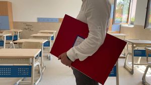 Ministrul Muncii amenință cu demisia dacă legea salarizării nu intră în consultări până în aprilie / ”E jalon în PNRR. Până la începutul acestei veri trebuie să fie în vigoare”
