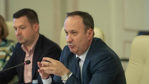 Raluca Turcan (PNL): Adrian Câciu trebuie să ceară urgent scuze publice colegei mele. Gestul lui Adrian Câciu de a-i da peste mână colegei noastre Gabriela Horga este inadmisibil într-un Parlament democratic