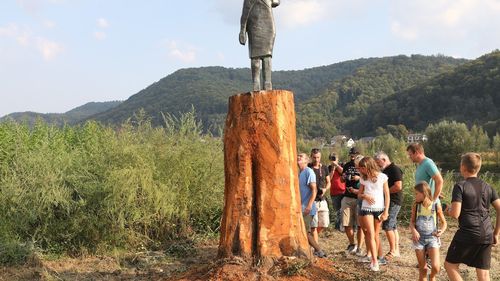 Anchetă în Slovenia, după ce statuia din bronz a Melaniei Trump a dispărut