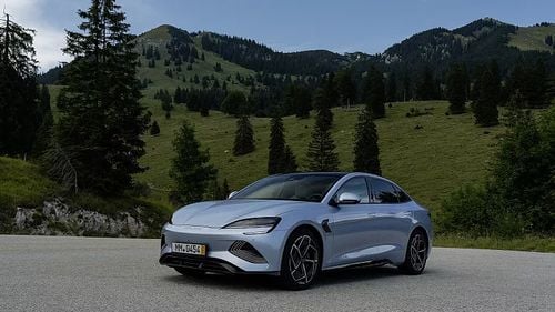 BYD raportează dublarea profitului și își consolidează poziția pe piața auto din China