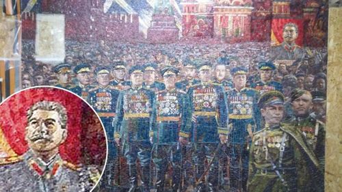 Rusia: Stalin și Putin au fost pictați pe zidurile uneia dintre cele mai mari biserici ortodoxe din Rusia, construită recent în onoarea Forțelor Armate. Biserica va fi deschisă în 9 mai