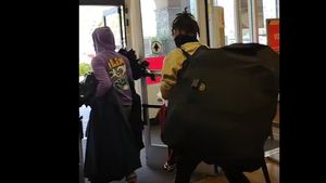 VIDEO Un clip cu hoți care jefuiesc nestingheriți un magazin din Los Angeles, considerat reprezentativ pentru situația criminalității din SUA: Infractorii au câștigat!