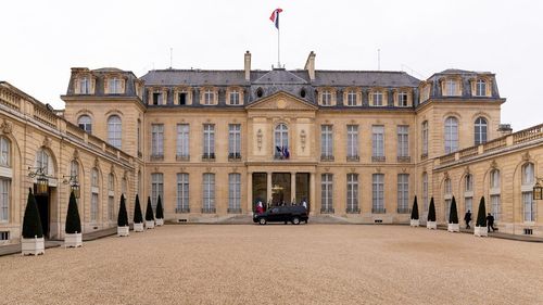 Franța: Acuzații de viol la Palatul Elysee / O femeie cadru militar susține că a fost supusă la violențe sexuale de către un alt militar / Bărbatul, „plasat sub statutul de martor asistat”