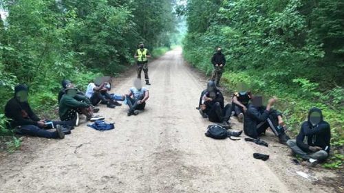 Grupul PPE acuză regimul Lukașenko că încearcă să intimideze UE printr-o operațiune amplă de transfer zilnic a sute de migranți la granița cu Lituania / Ce alte țări ar fi implicate