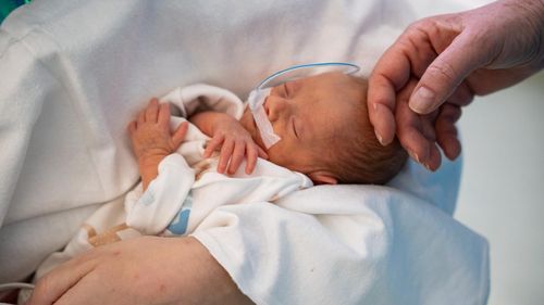 România, printre statele UE cu cel mai mic procent din PIB alocat cheltuielilor publice pentru sănătate / Mortalitatea infantilă este în creștere / 35 de unități medicale cer sprijin pentru dotarea cu aparatură medicală vitală
