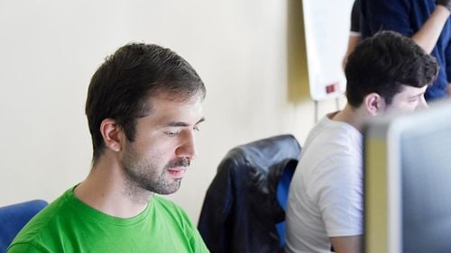 Consilierul lui Vlad Voiculescu susține că Ministerul Sănătății nu mai are acces la portalul guvernului pentru a publica informațiile despre vaccinare / Guvern: Au fost probleme tehnice