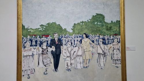 Imagini cu Nicolae Ceaușescu și Corneliu Zelea Codreanu, fără referințe critice la crimele comunismului și legionarismului, la o expoziție de la Muzeul Național de Artă - GALERIE FOTO