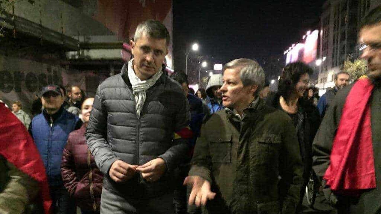 Cioloș și USR îi cer lui Iohannis să organizeze referendum pe justiție