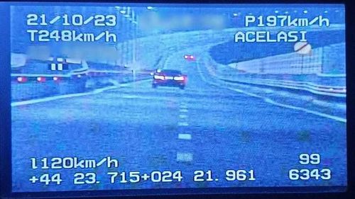 Prins de radar în timp ce circula cu 248 km/h pe Drumul Expres 12, dintre Craiova și Pitești. Limita maximă de viteză este de 120 km/h