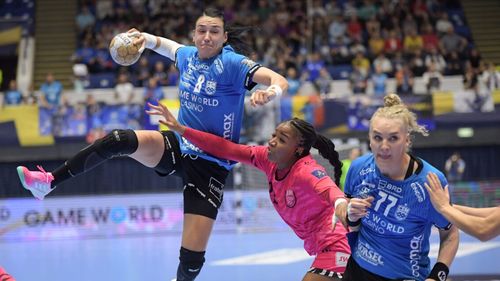 CSM Bucureşti a câştigat al şaselea trofeu Supercupa României la handbal feminin, după o finală echilibrată cu Gloria Bistriţa